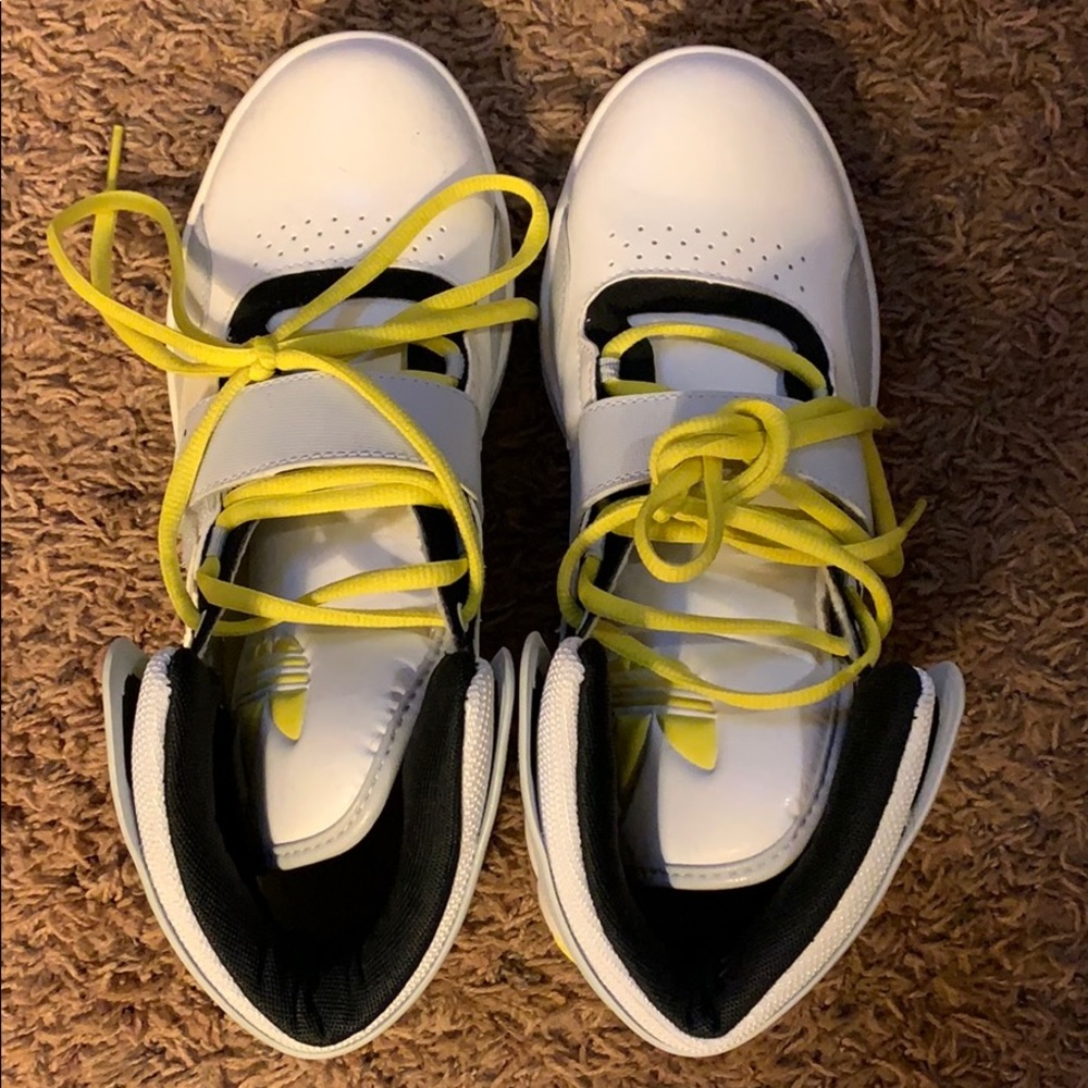 Mens Adidas Yellow and Black Shoes Size 7.5